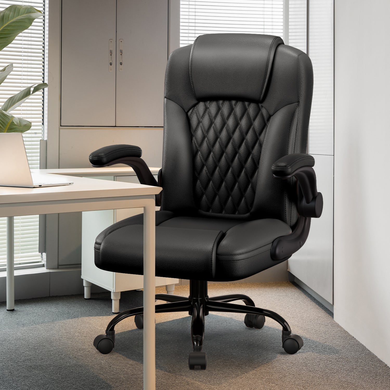 GTIMEX Chaise de Bureau Ergonomique en Similicuir, Accoudoirs Rabattables à 90°, Fonction Bascule 90-120°, Soutien Lombaire, Hauteur Réglable, Capacité de Charge 150 kg