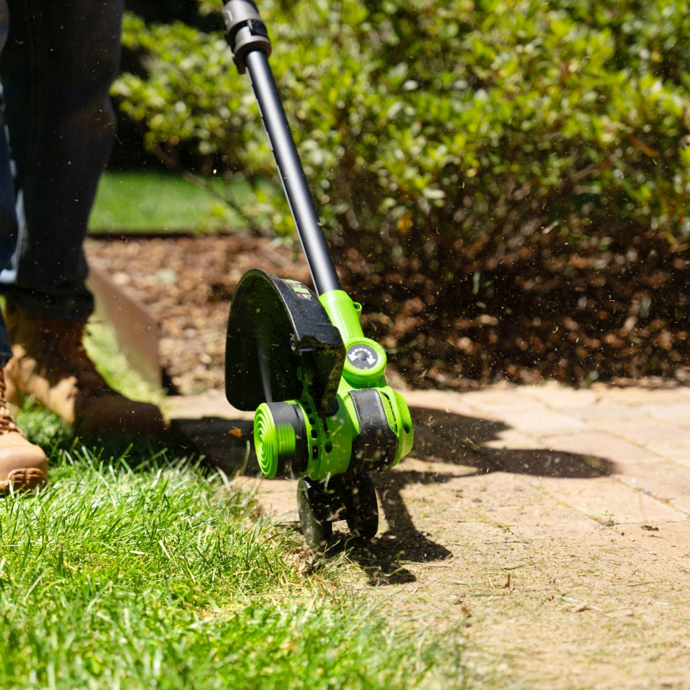 greenworks Coupe-bordures sans balais 24 V Gen2 2 en 1 avec batterie pour petits et moyens jardins, Hauteur réglable, Largeur de coupe 30 cm