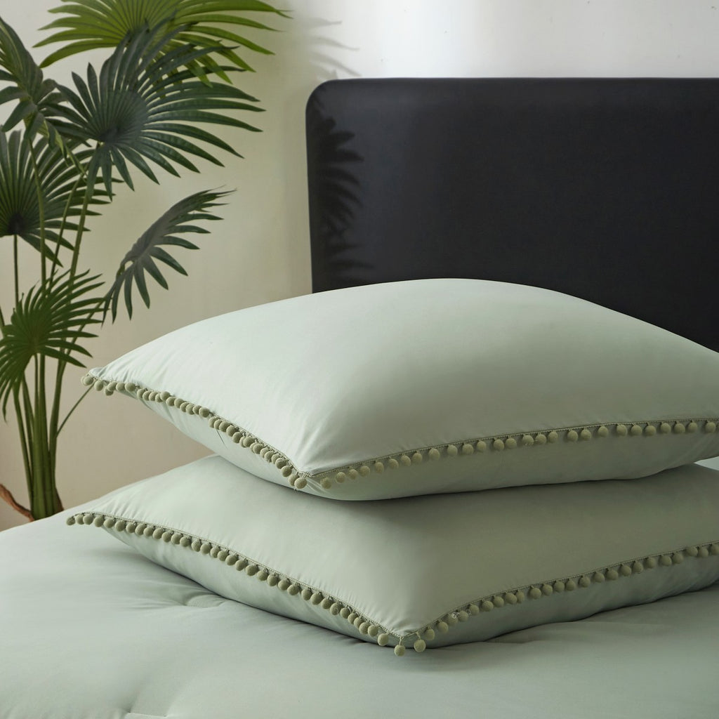 MEEALLHOME Parure de lit à pompons turquoise - 1 housse 240 x 220 cm et 2 taies 65 x 65 cm
