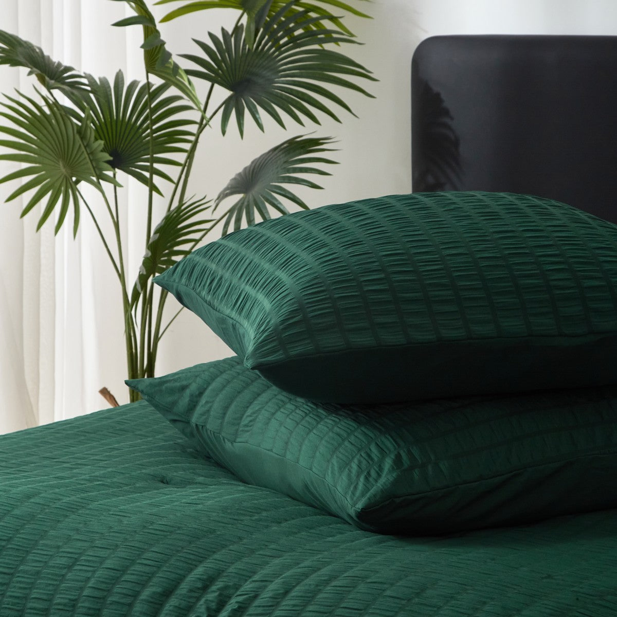 MEEALLHOME Parure de lit texturée Seersucker vert foncé - 1 housse 135 x 200 cm et 1 taie 80 x 80 cm