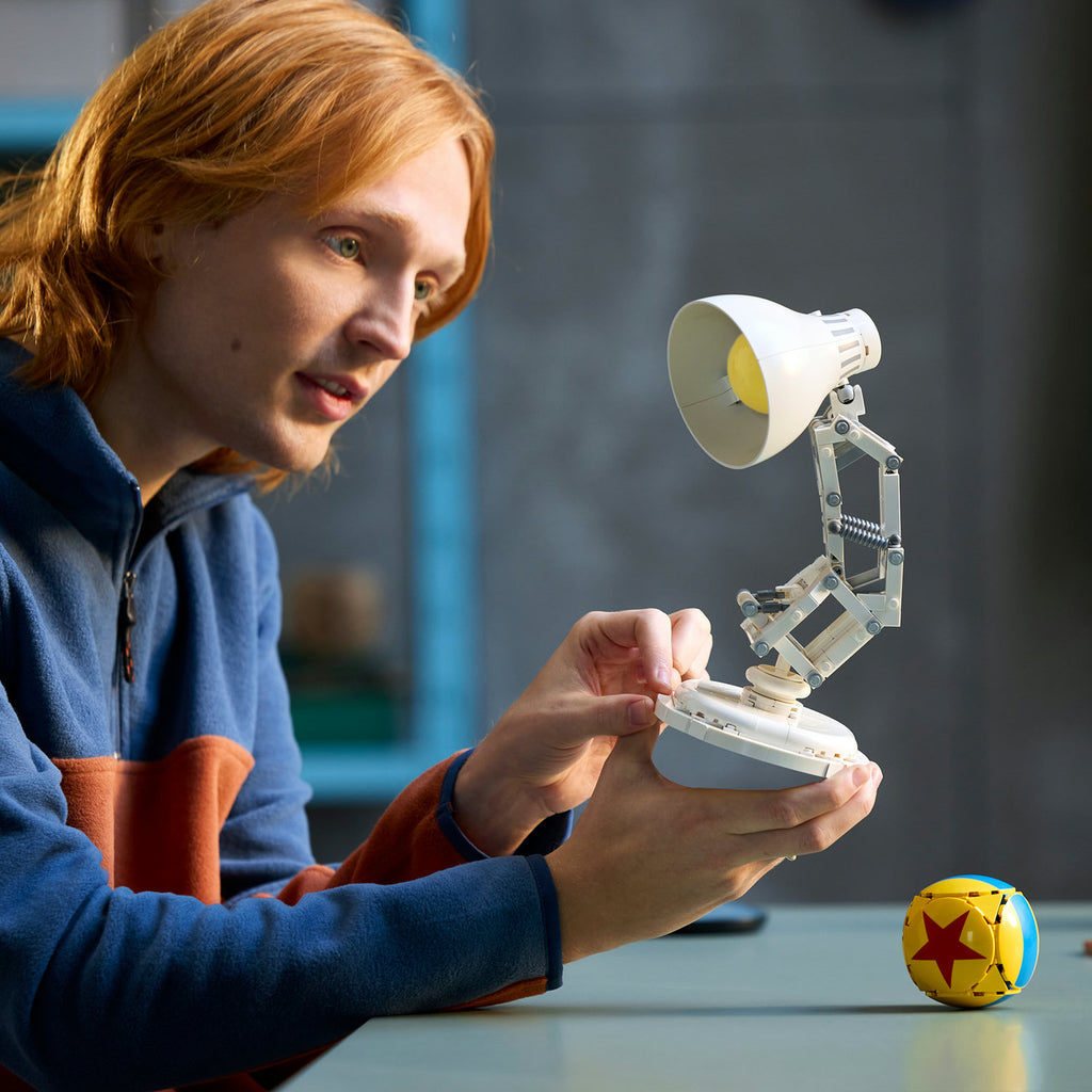LEGO Ideas Disney Pixar 21357 Luxo Jr. Set de Construction