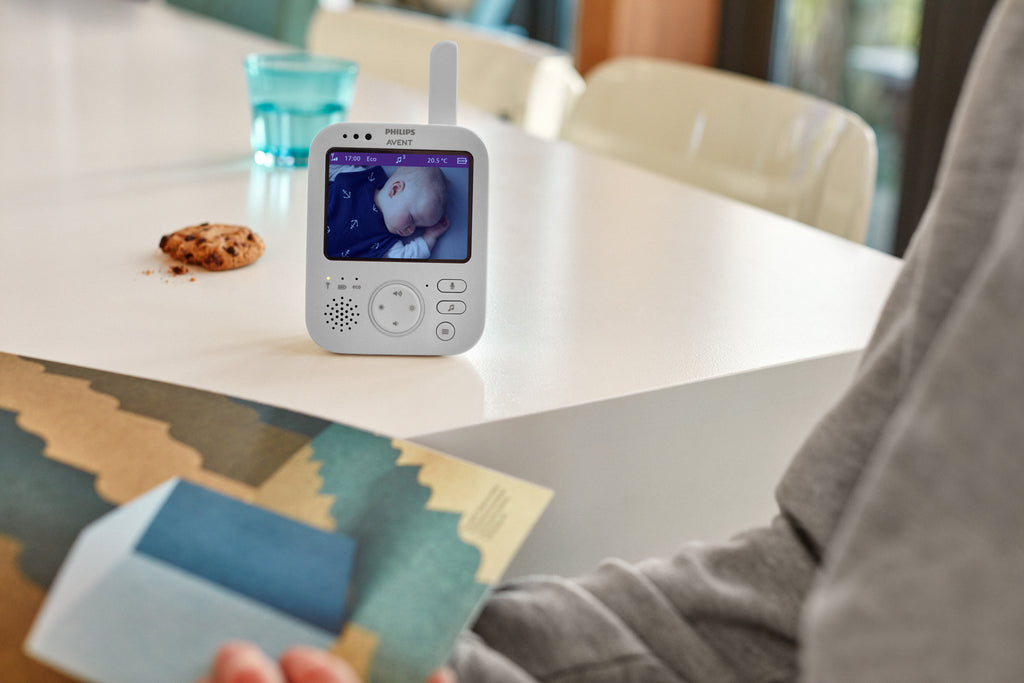 Philips Avent Premium SCD892/26 Babyphone caméra - écran couleur 8,9 cm, vision nocturne infrarouge, zoom numérique, audio bidirectionnel, connexion sécurisée - Blanc