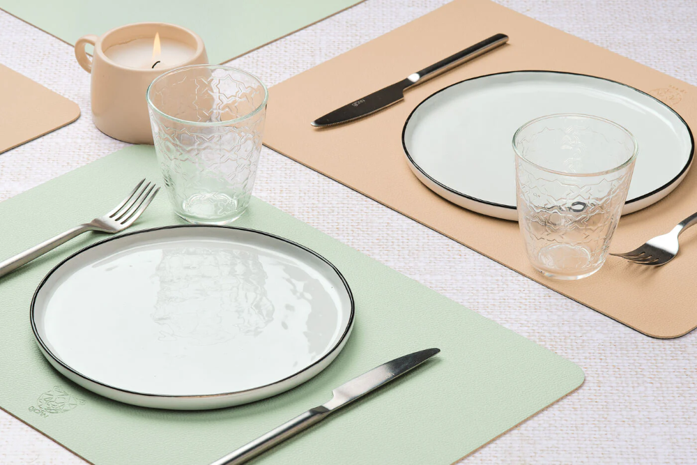 BJÖRN Lot de 6 sets de table rectangulaire réversible en cuir recyclé - Rose pâle et vert pâle