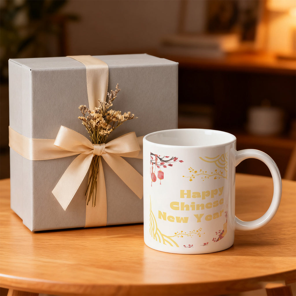 Alphynix 1 pc Tasse Nouvel An chinois 11 oz En céramique Avec lanternes rouges et fleurs de prunier Cadeau de fête pour amis Famille Collègues Cadeau d'anniversaire Saint-Valentin