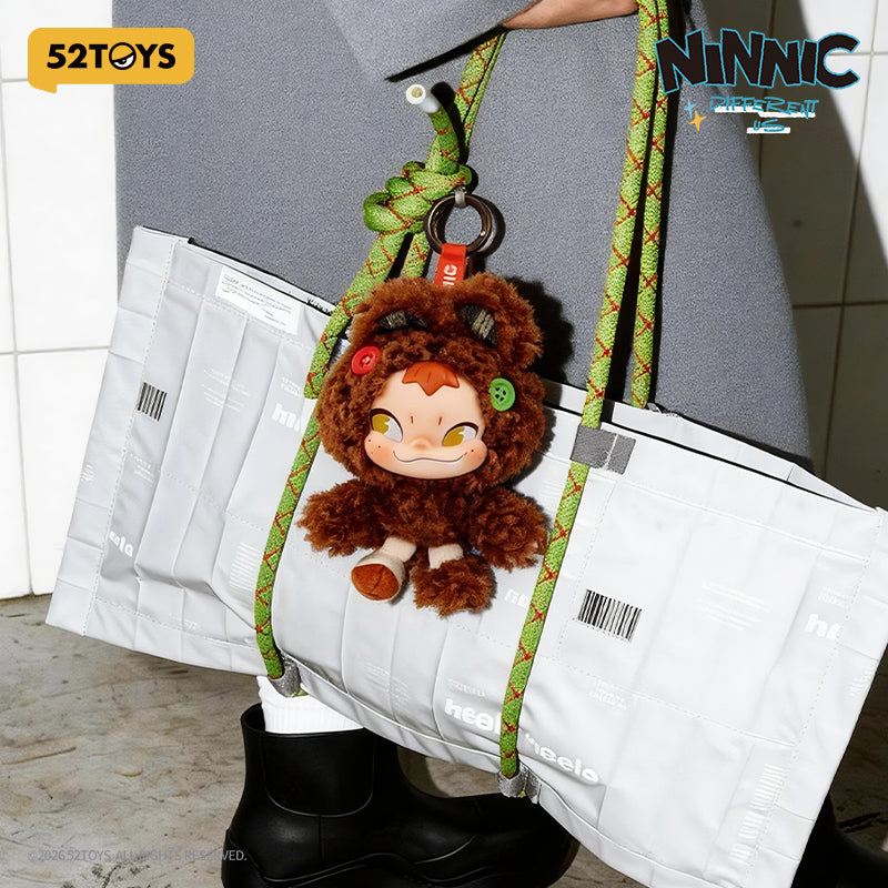52TOYS NINNIC Série We Are Different Boîte Mystère Pendentif en Peluche Poupée de Collection Tendance Décoration de Bureau Cadeau d'Anniversaire Une Figurine Aléatoire par Commande