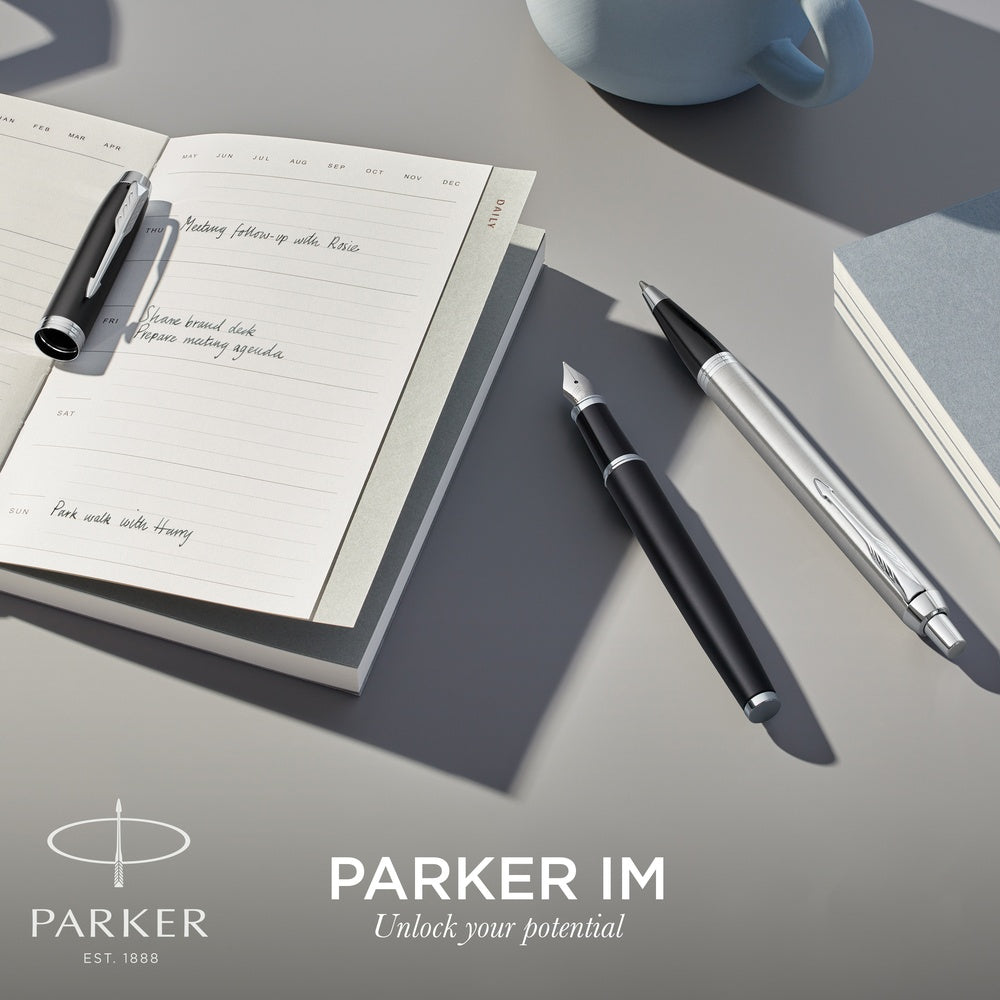 Parker IM stylo bille | laque noire avec attributs chromés| pointe moyenne| encre bleu | coffret cadeau