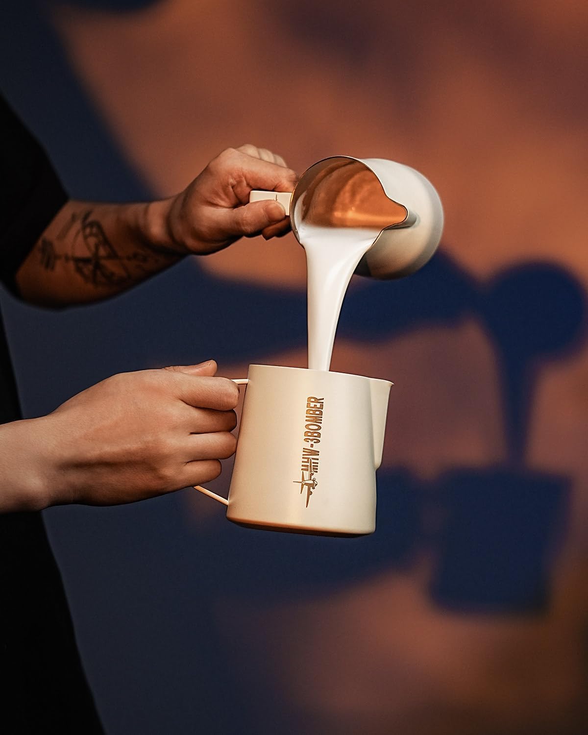 MHW-3BOMBER P5020W 5.0 Pichet à latte art en acier inoxydable blanc - 500 ml