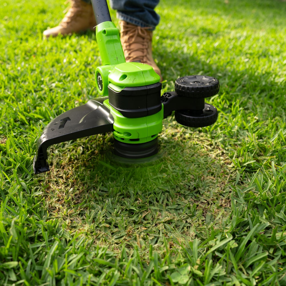 greenworks Coupe-bordures sans balais 24 V Gen2 2 en 1 avec batterie pour petits et moyens jardins, Hauteur réglable, Largeur de coupe 30 cm