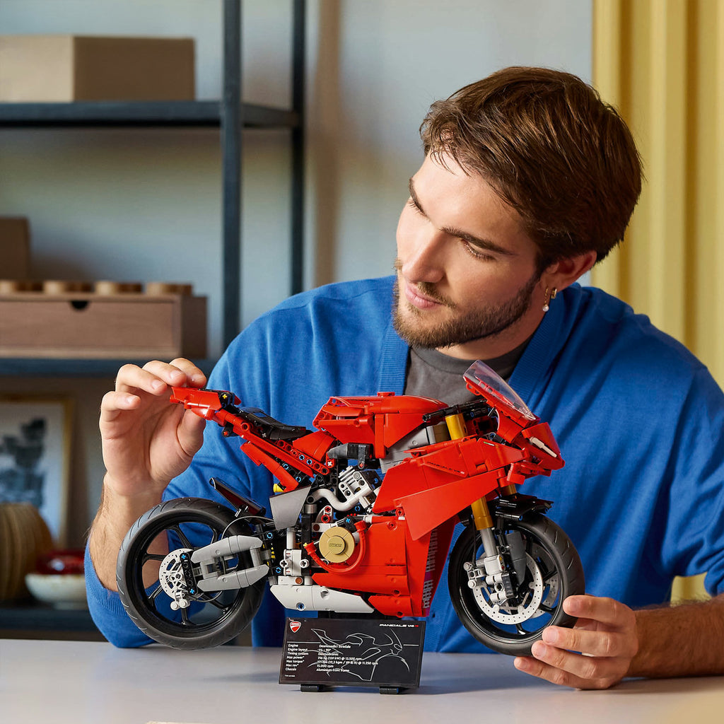 LEGO Technic Ducati Panigale V4 S 42202 Kit de Construction Moto Modèle pour Adultes avec Boîte de Vitesses et Moteur V4 (1 603 Pièces)