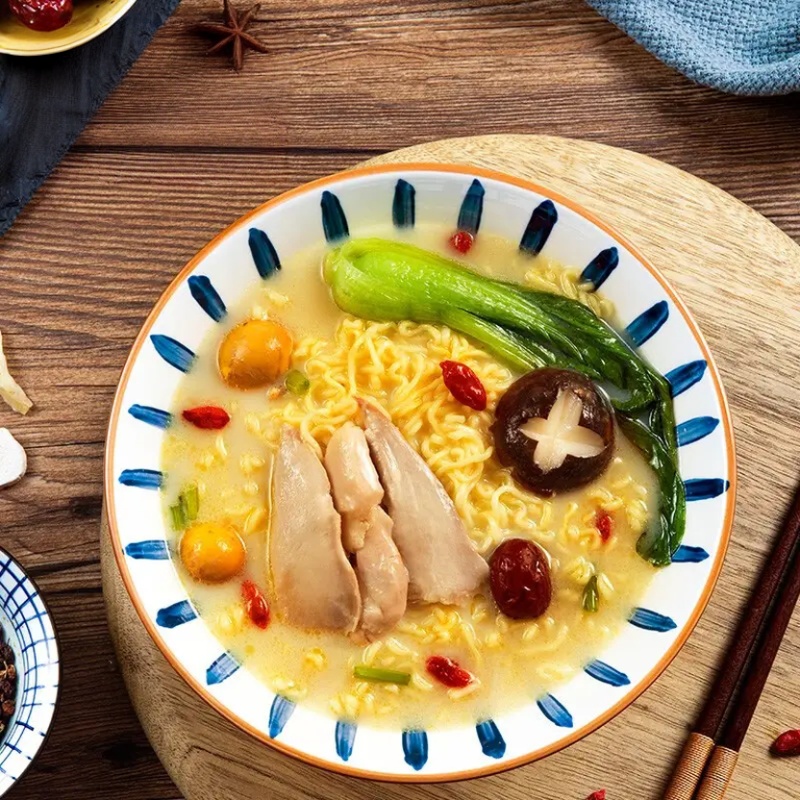 Bai Xiang Pots de nouilles instantanées saveur soupe de vieille poule 12 x 107 g