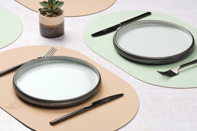 Björn Lot de 6 set de table ovales réversibles en cuir recyclé - Rose pâle et vert pâle
