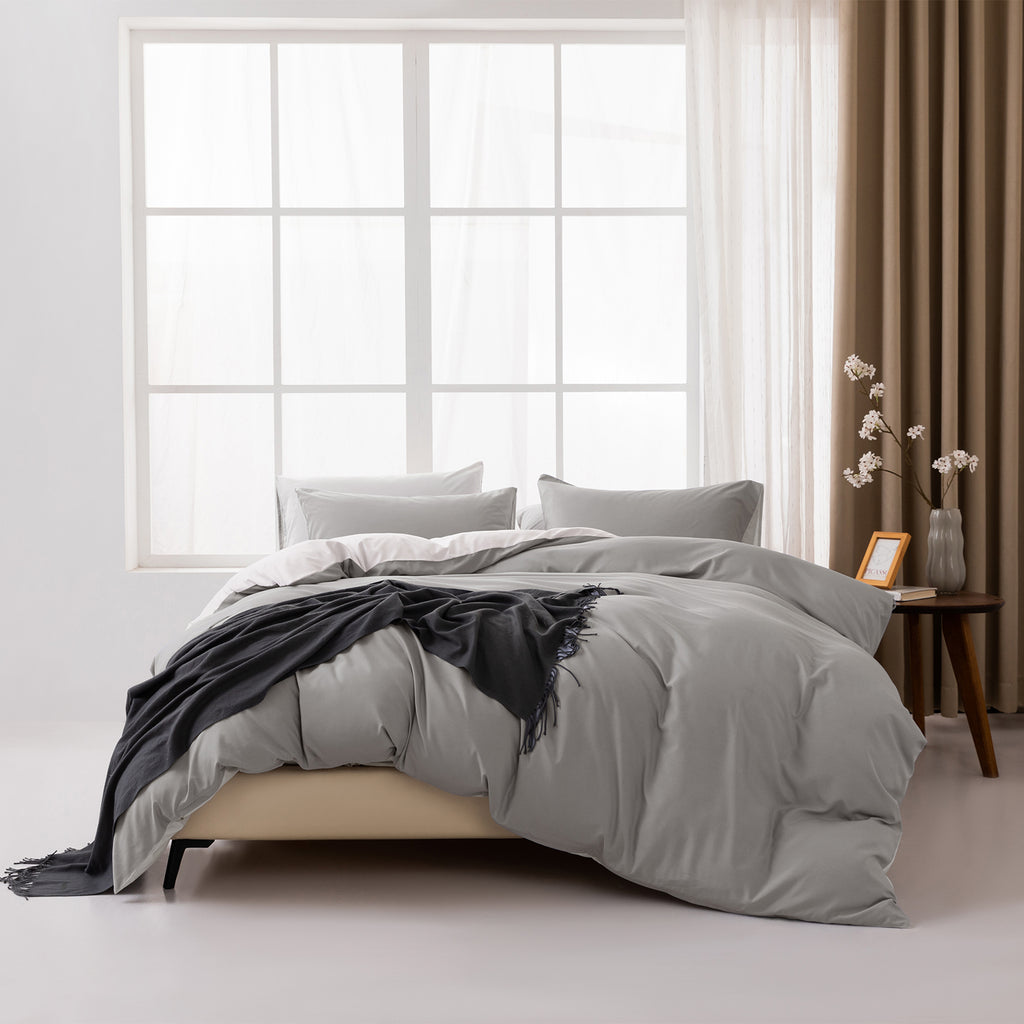 MENDALE Parure de couette - Parure de lit premium - Housse de couette 200*220 cm avec taie d'oreiller 80*80 cm - Microfibre douce brossée - Gris foncé & blanc cassé
