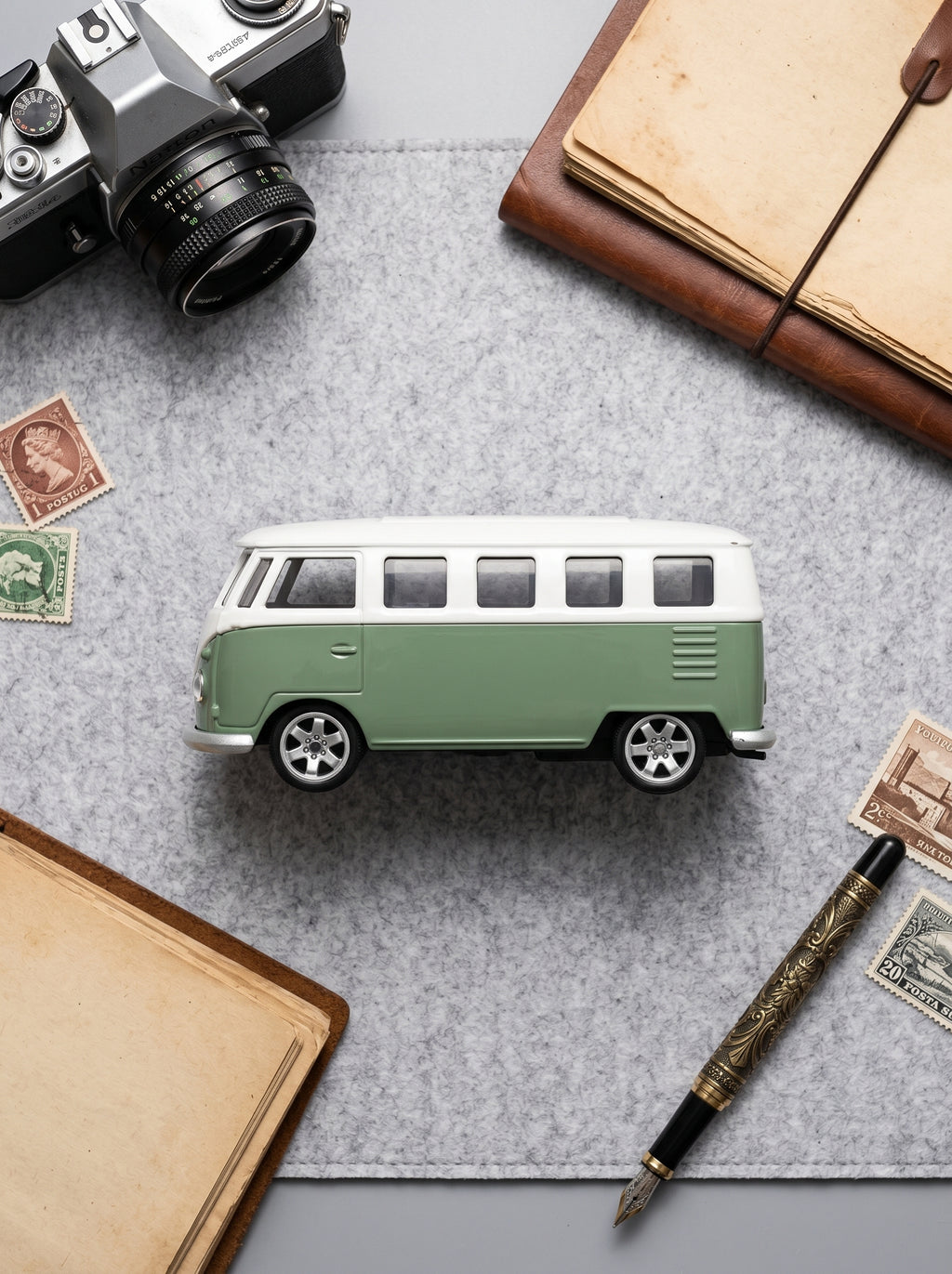 CCA Modèle réduit Volkswagen T1 Bus à l’échelle 1:56 – Voiture jouet en métal moulé sous pression, format de poche, avec suspension – Cadeau d’anniversaire pour garçons