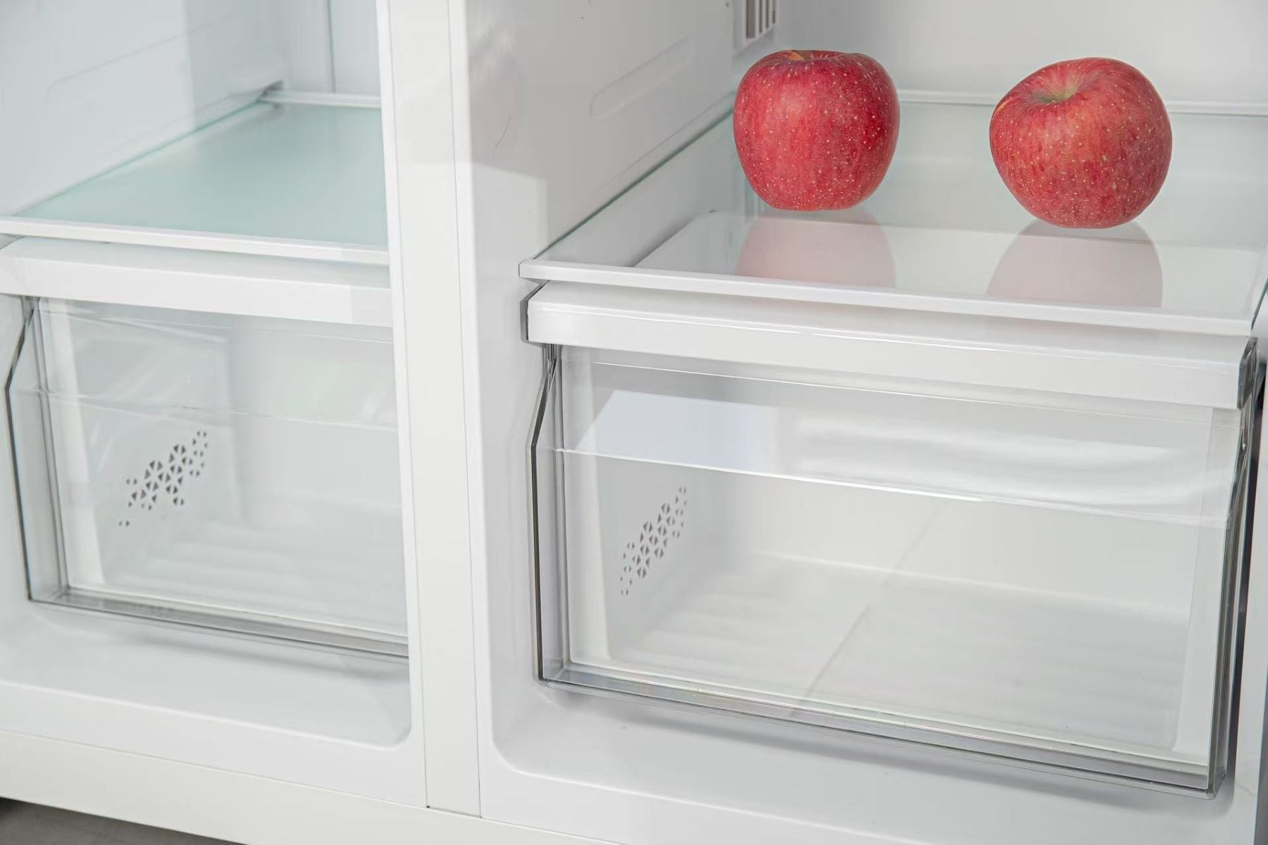 Sonlu CC-520WE 444L Grande capacité de, sans givre, fonctionnement ultra-silencieux à seulement 40 dB, refroidissement rapide et design argent clair[Classe énergétique E]