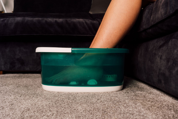 Zen Nile Bain de pieds 4 thérapies avec bain moussant, 4 rouleaux de shiatsu avec points d'acupression, vibration, infrarouge, pierre ponce amovible et chauffage rapide de l'eau