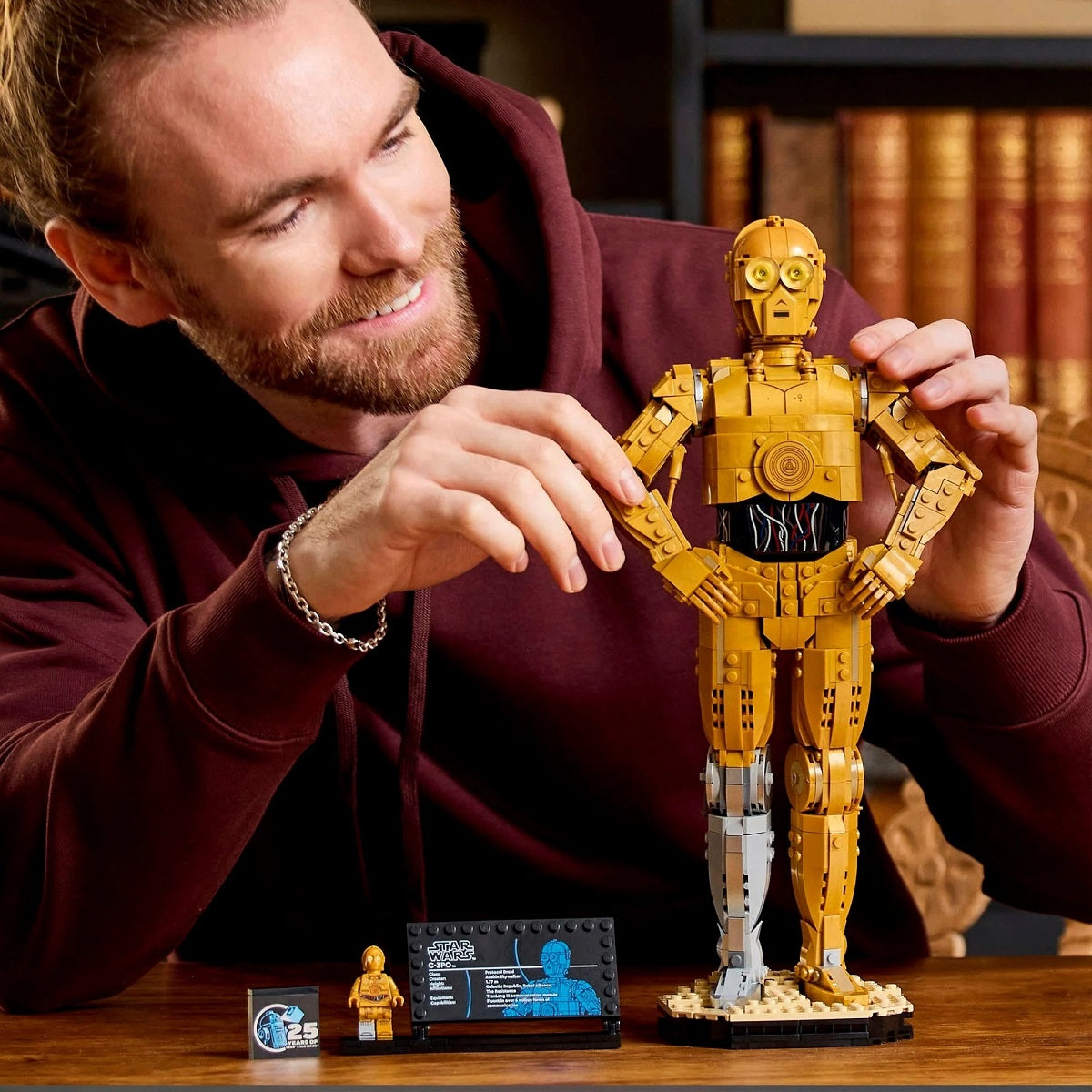 LEGO Star Wars 75398 C-3PO Figurine de droïde à construire