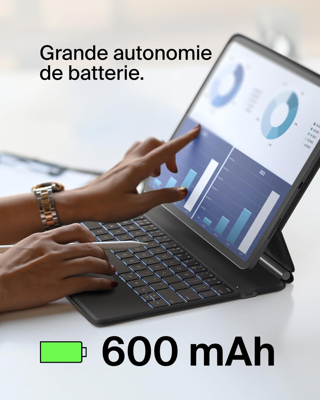 Belkin Pro Étui clavier pour iPad avec support magnétique, rétroéclairé, touches tactiles multipoints, compartiment pour Apple Pencil, clavier sans fil AZERTY pour iPad M4 Pro 13"
