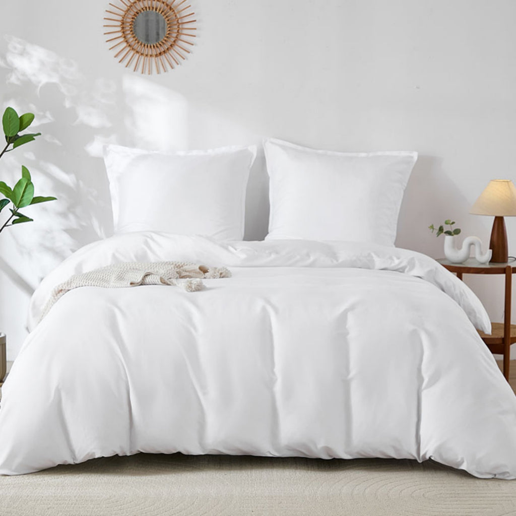 LEBONSOIR Parure de lit avec housse de couette blanche, 240 x 220 cm / 65 x 65 cm x 2, Respirante, Durable, Douce, Confortable, Avec fermeture éclair, 3 pièces
