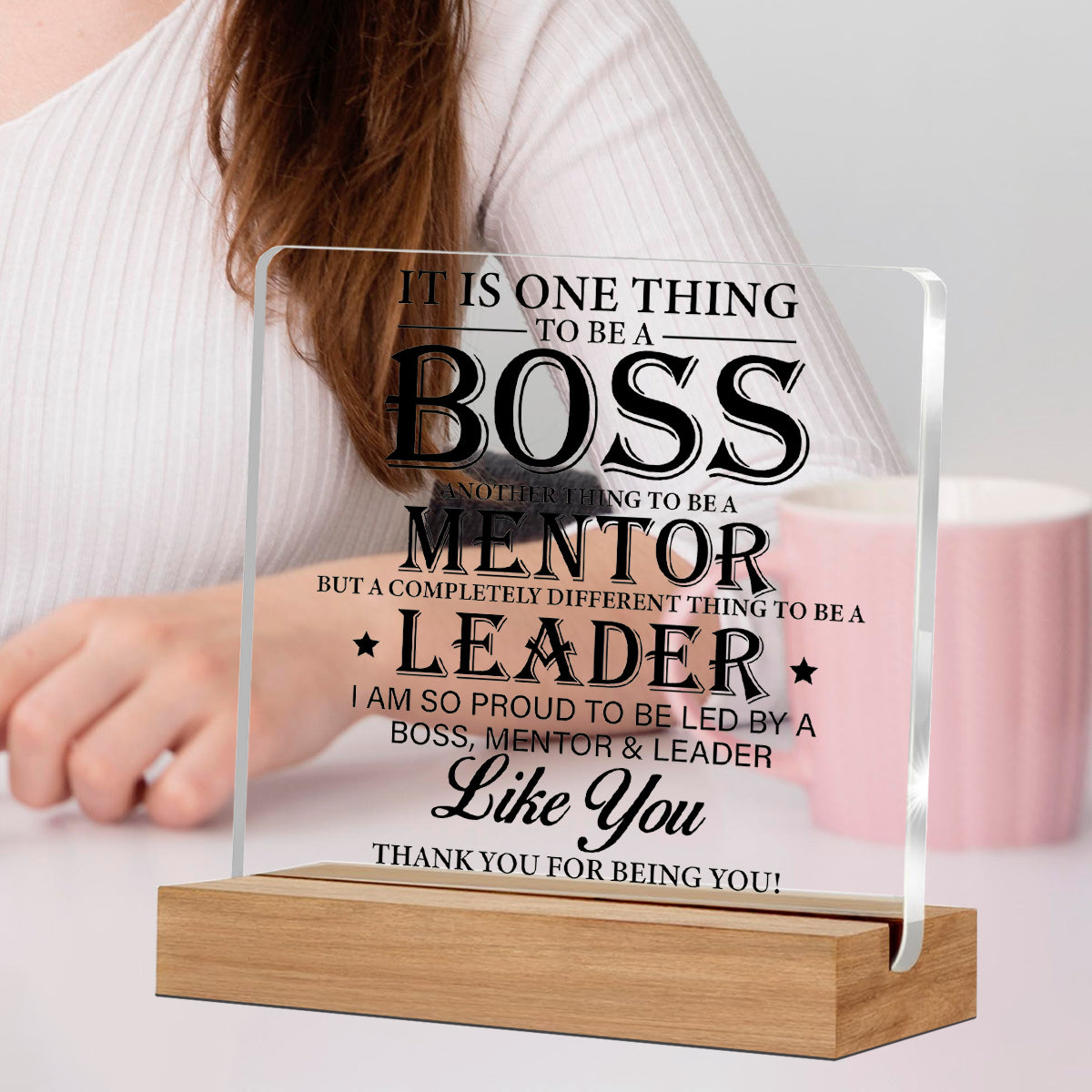 Alphynix 1 pc plaque de reconnaissance de leadership, cadeau en acrylique "BOSS MENTOR LEADER" avec support en bois