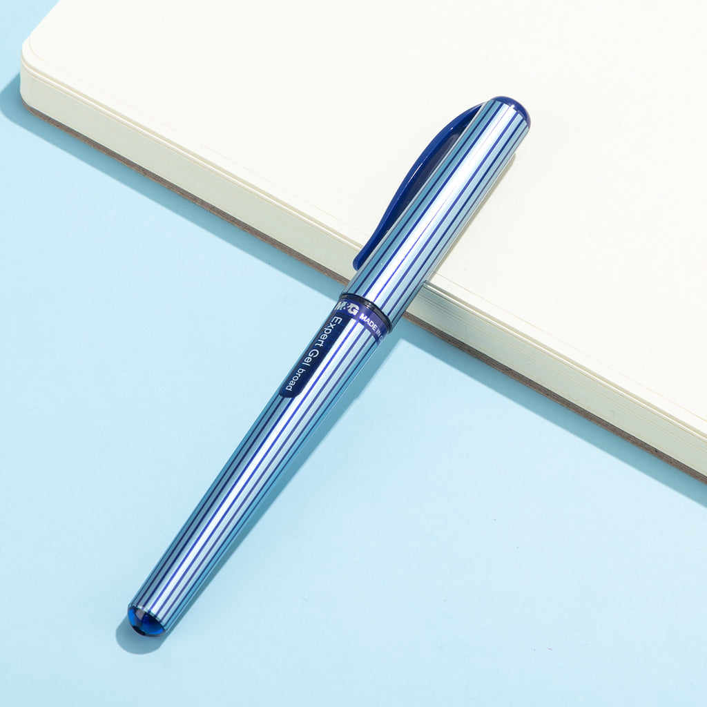 M&G ExpertGel Stylos gel à encre bleue, lot de 12, pointe moyenne 1,0 mm, séchage rapide, écriture fluide avec grip antidérapant et capuchon pour bureau et école
