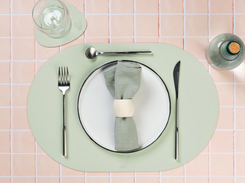 Björn Lot de 6 set de table ovales réversibles en cuir recyclé - Rose pâle et vert pâle