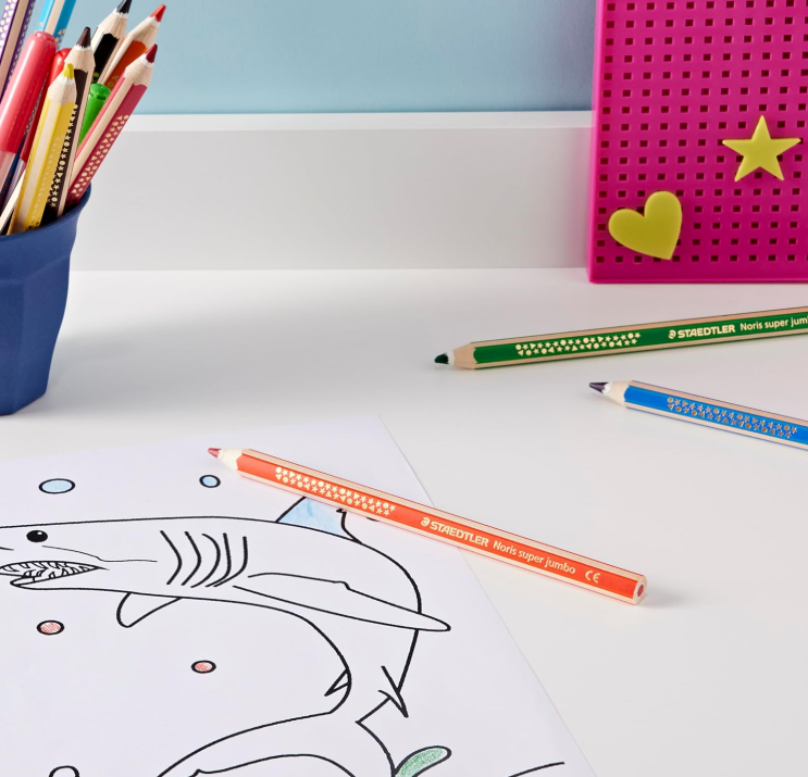 STAEDTLER Crayons de couleur Noris Super Jumbo - 12 couleurs vives - 1 taille-crayon