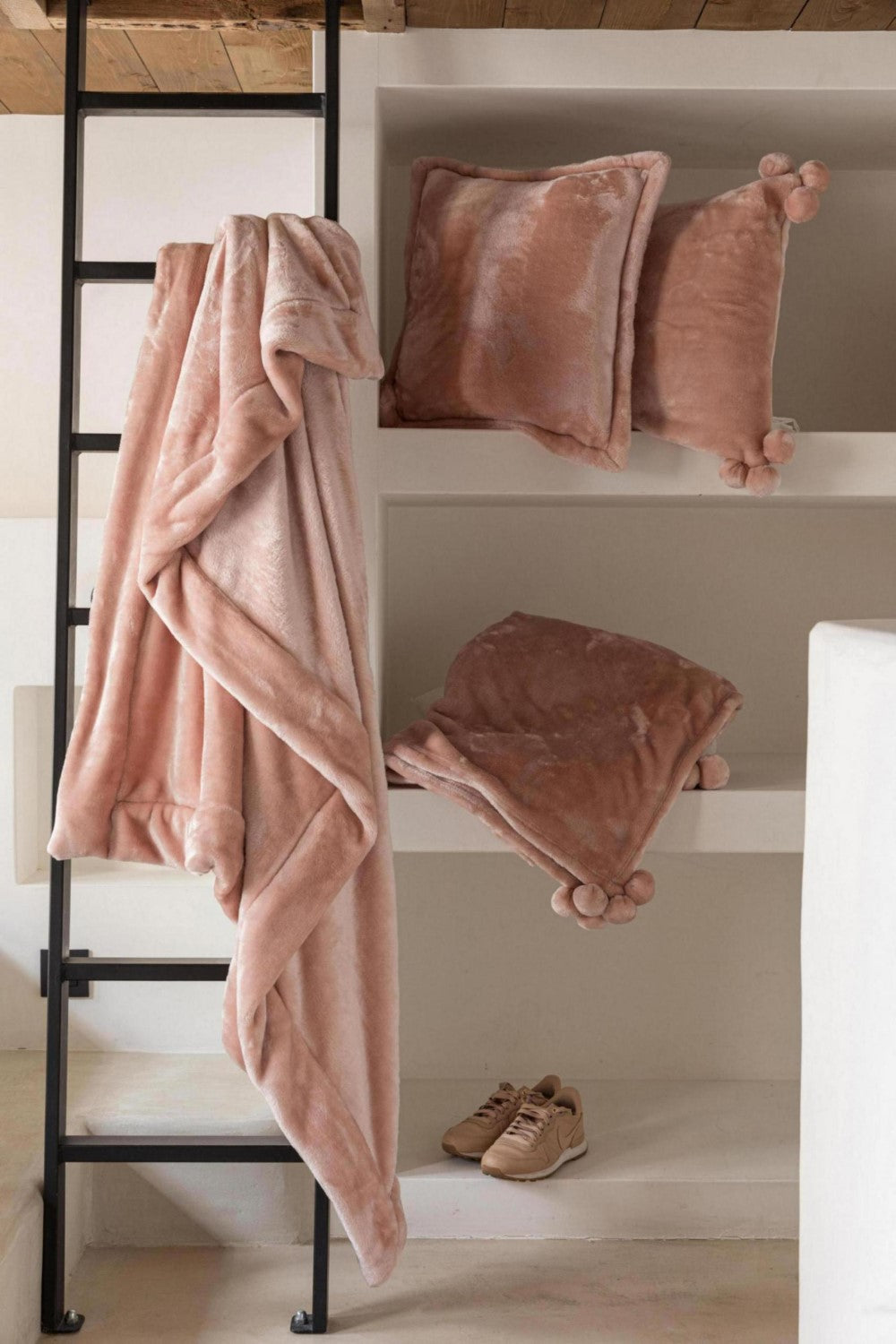 Housse de coussin tender pompons aubepine