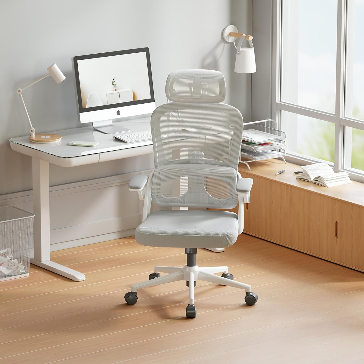 SIHOO M102C Chaise de bureau ergonomique en maille, haut dossier avec accoudoirs 3D, soutien lombaire réglable haut/bas, chaise de travail informatique pivotante, cadre blanc et maille gris clair