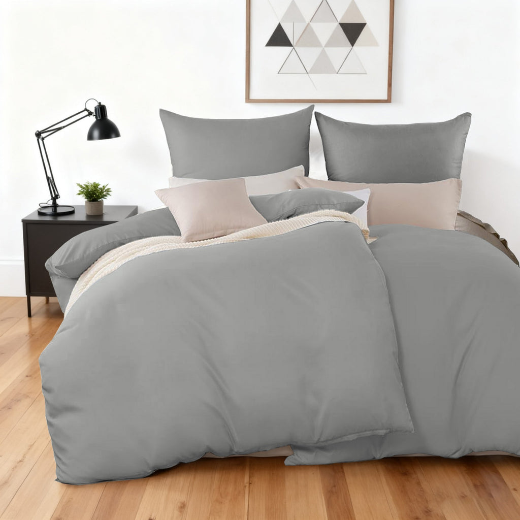 LeBonsoir Basics Lot de 2 taies d’oreiller en microfibre douce avec fermeture enveloppe gris clair - 65 x 65 cm