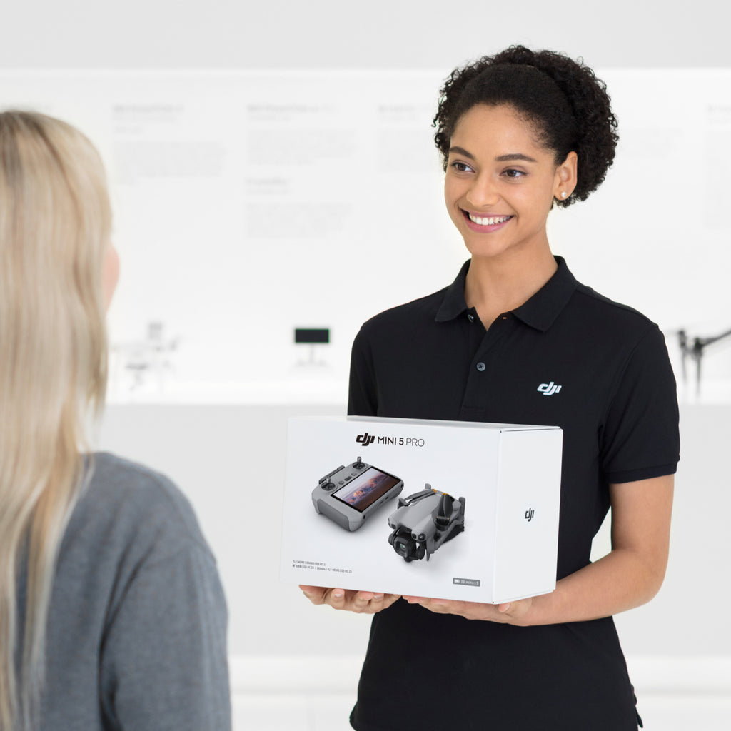 DJI Mini 5 Pro Pack Fly More avec DJI RC 2, certifié C0, drone 4K, capteur CMOS 1-pouce et détection d'obstacles