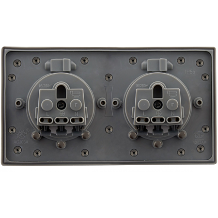 Zenitech prise avec contact de terre 16A 2P+T, finition en aluminium brossé - double certification IP55