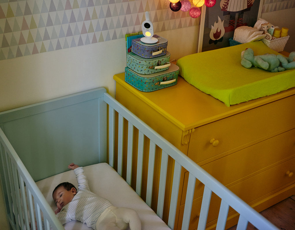 Philips Avent Premium SCD892/26 Babyphone caméra - écran couleur 8,9 cm, vision nocturne infrarouge, zoom numérique, audio bidirectionnel, connexion sécurisée - Blanc