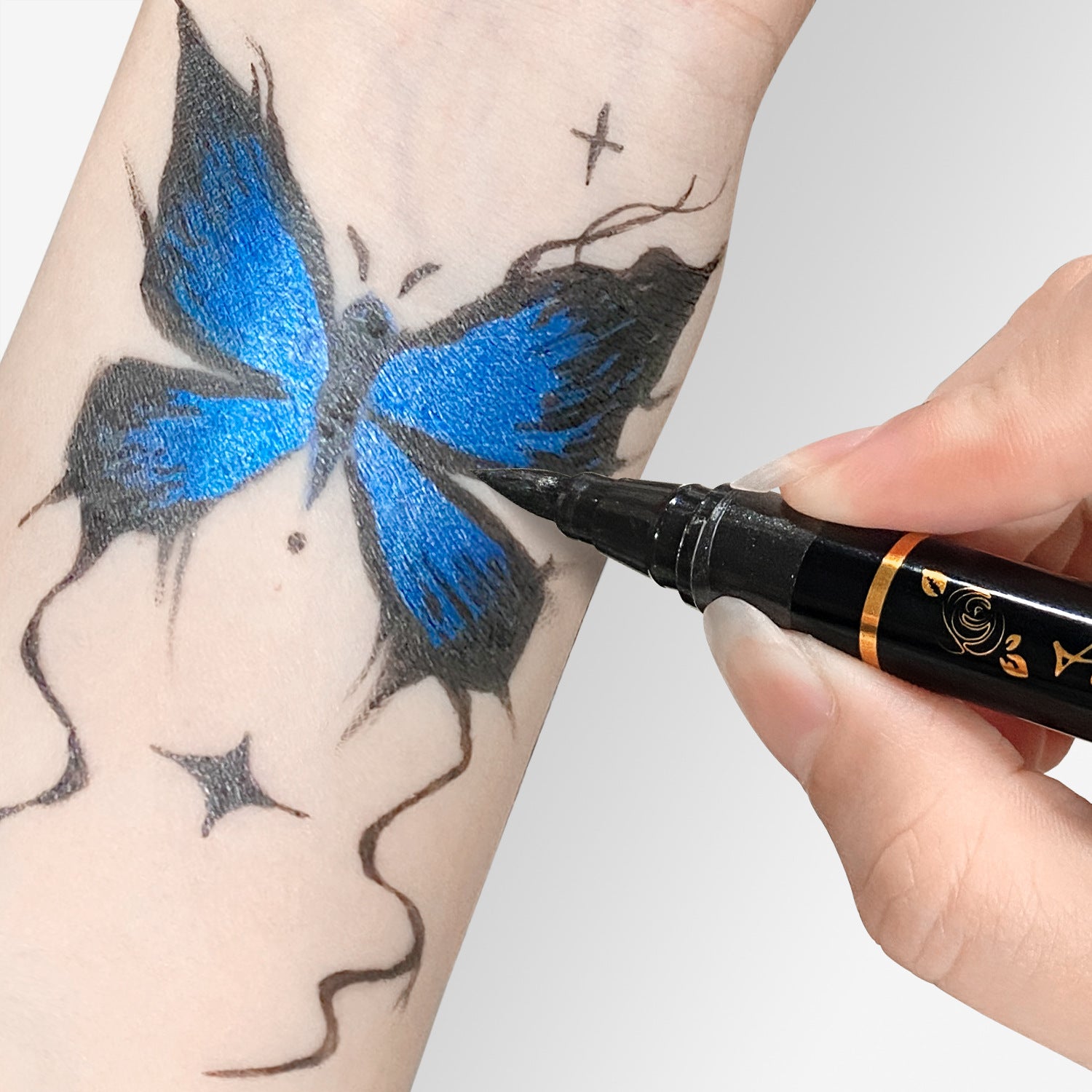 Set de 15 feutres imperméables de tatouage temporaire et 12 pochoirs de tatouage