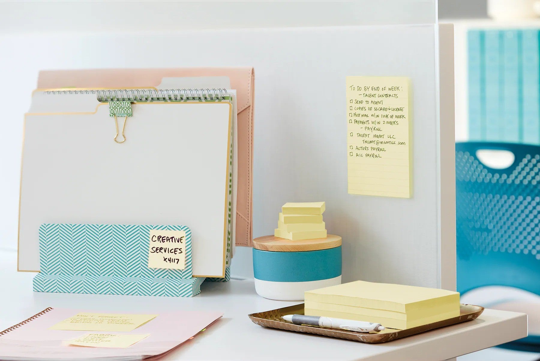 Post-it® Distributeur Z-Notes, PRO, Noir + Post-it® Z-Notes ultra adhésifs, Jaune canard, 76 mm x 76 mm, 90 feuilles/feuille, 1 feuille/lot