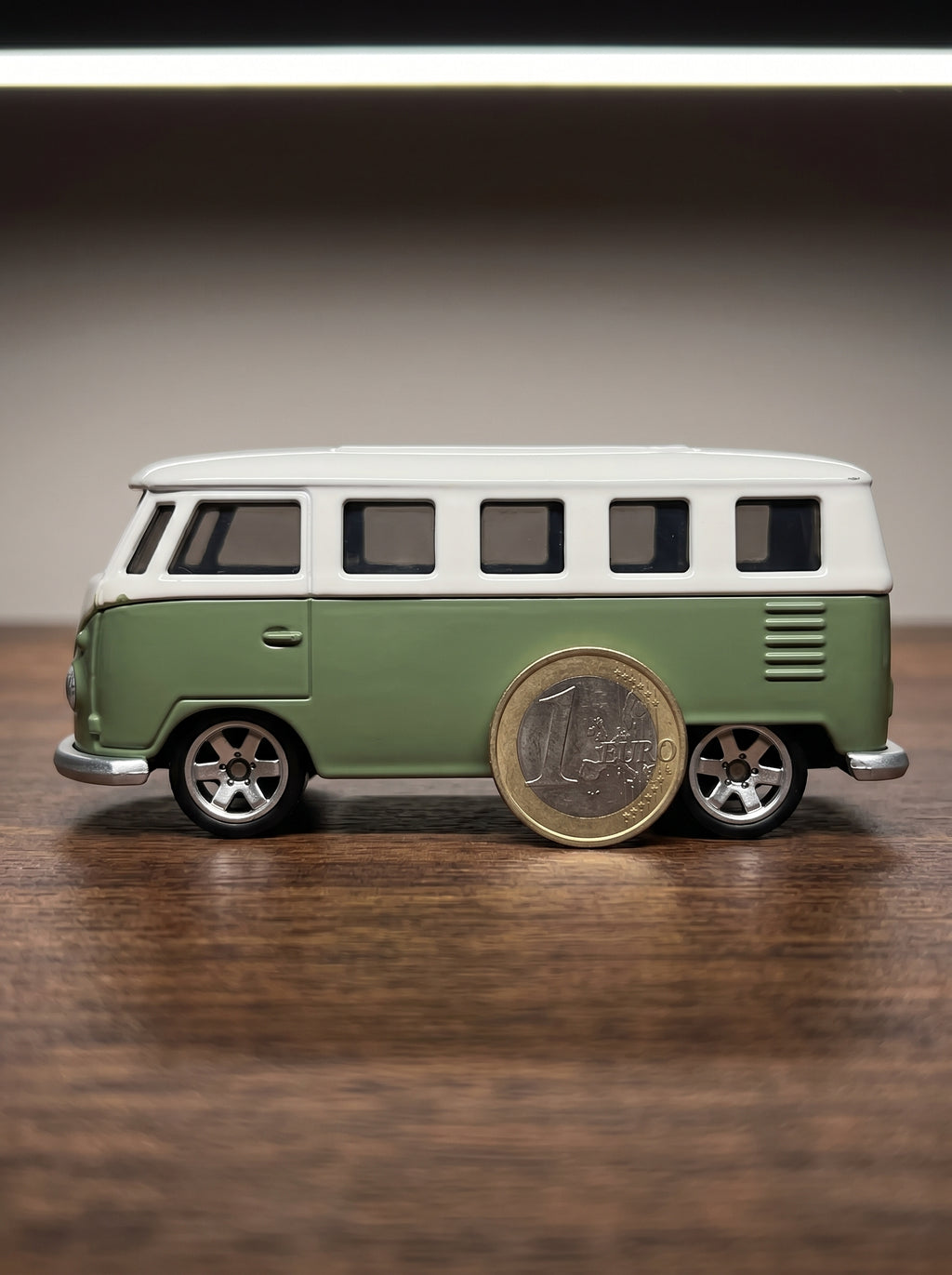 CCA Modèle réduit Volkswagen T1 Bus à l’échelle 1:56 – Voiture jouet en métal moulé sous pression, format de poche, avec suspension – Cadeau d’anniversaire pour garçons