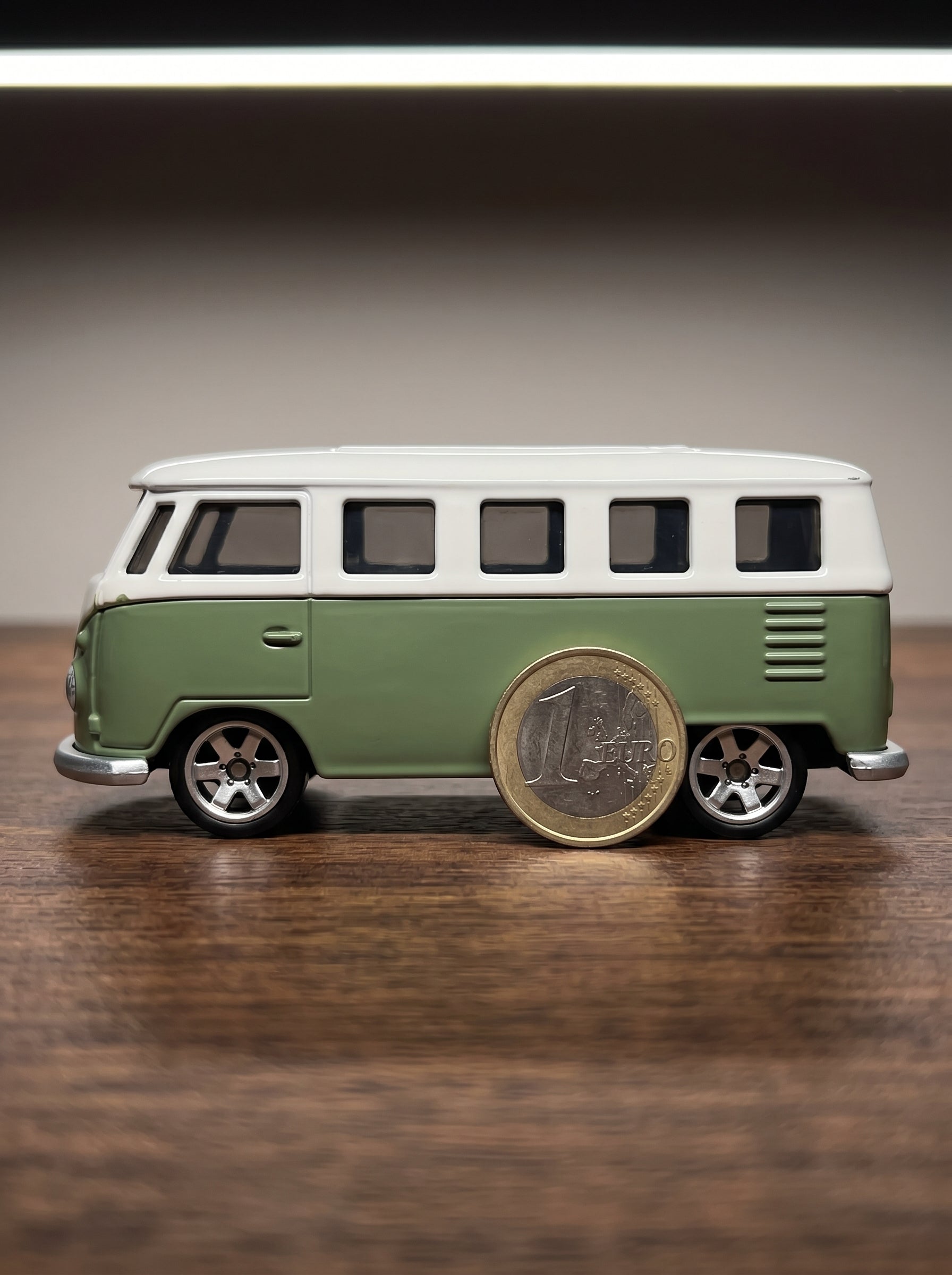 CCA Modèle réduit Volkswagen T1 Bus à l’échelle 1:56 – Voiture jouet en métal moulé sous pression, format de poche, avec suspension – Cadeau d’anniversaire pour garçons
