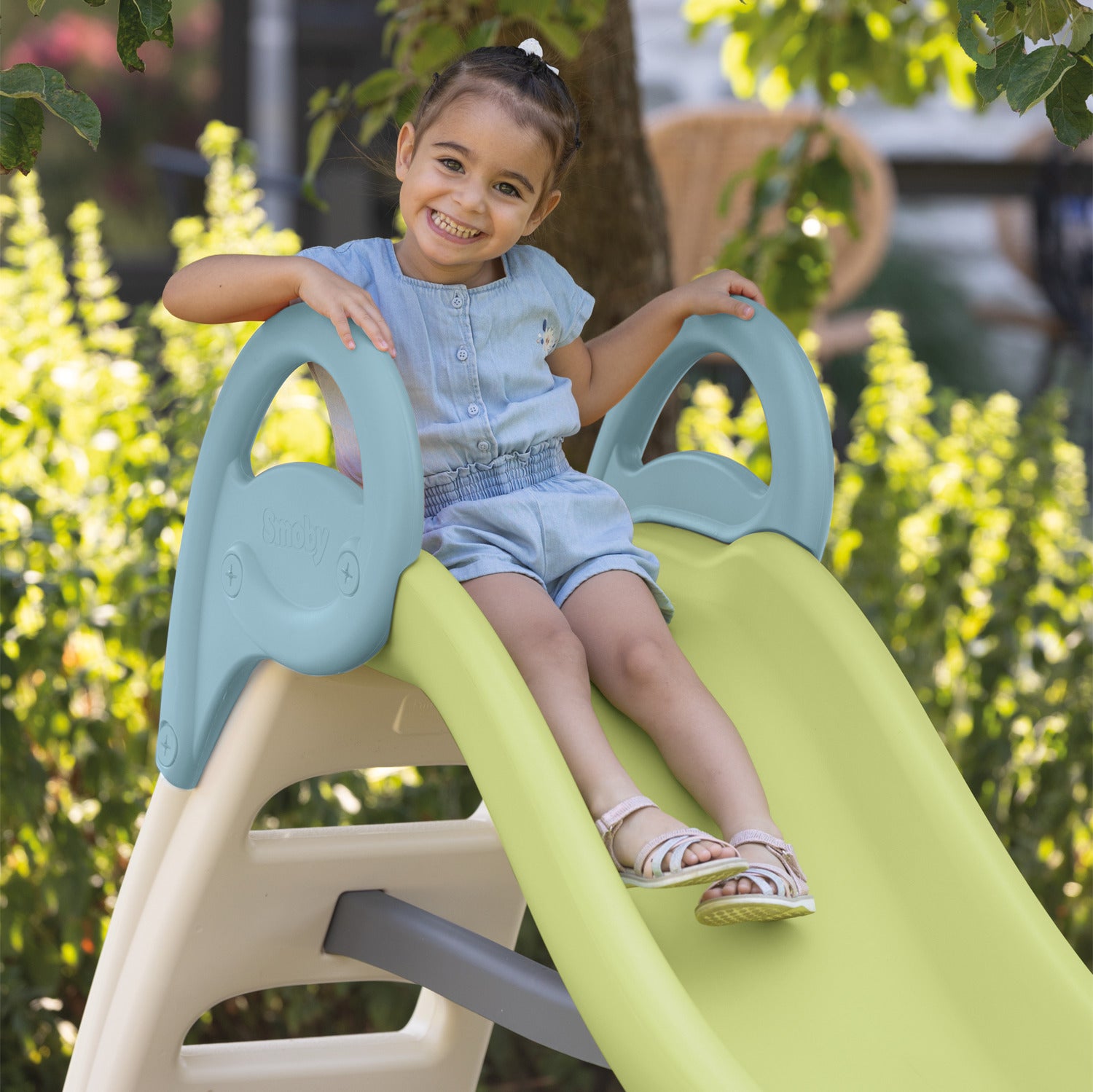 Smoby Life - Glissade amusante - Glissade de 2 m - Échelle avec garde-corps, marches antidérapantes - Résistante aux UV - Matériau recyclé - Dès 2 ans - Fabriqué en France