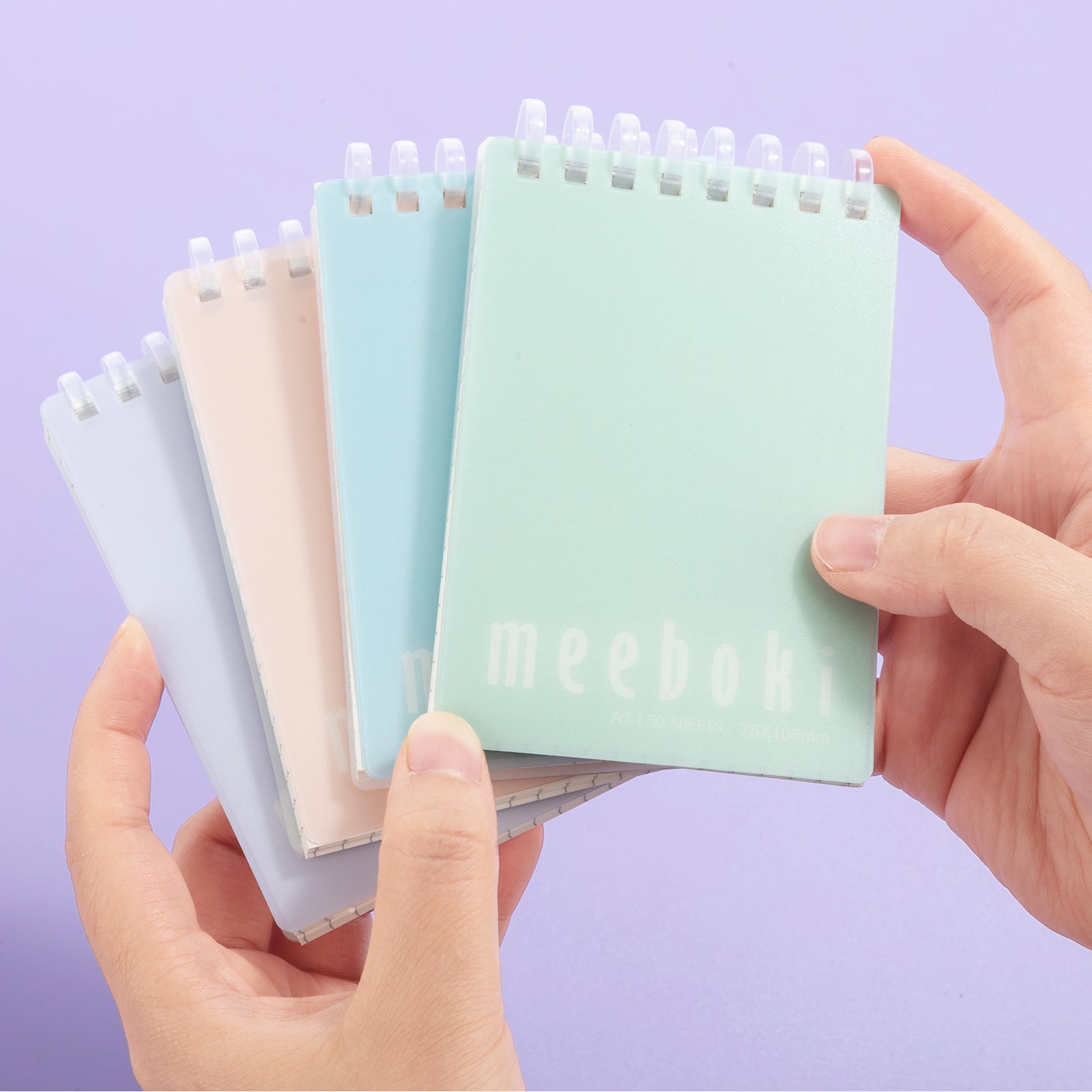 M&G Meeboki Carnets à spirale, lot de 4 carnets A7 à ouverture par le haut, 50 feuilles / 100 pages papier quadrillé, blocs-notes sténo à spirale pour école, travail et bureau