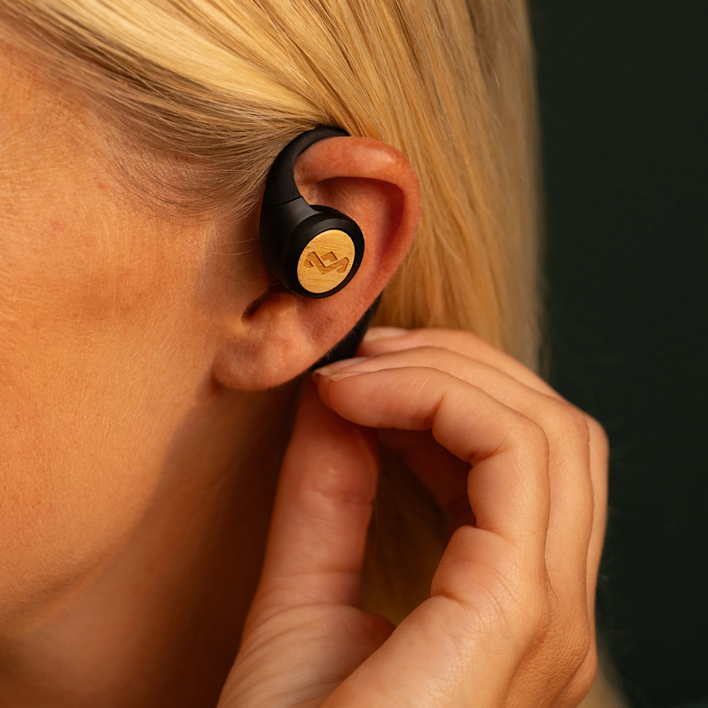 House of Marley Écouteurs open ear Liberate Bluetooth avec microphone intégré, 20 h d'autonomie, boîtier de charge USB-C, matériaux durables - Noir