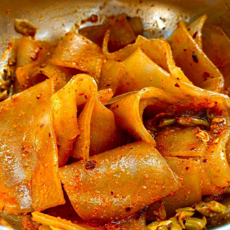 Yumei Nouilles larges à l'huile de piment 210 g