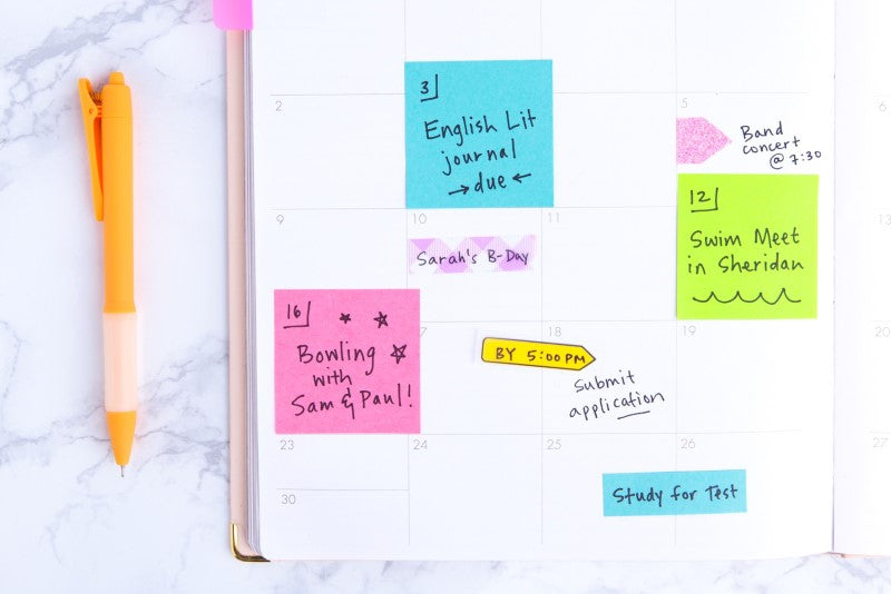 Notes adhésives Post-it, collection de couleurs Poptimistic, 38 mm x 51 mm, 100 feuilles/planche, 12 planches/boîte, emballage en carton, 100 % PEFC, SGSCH-PEFC-COC-110078