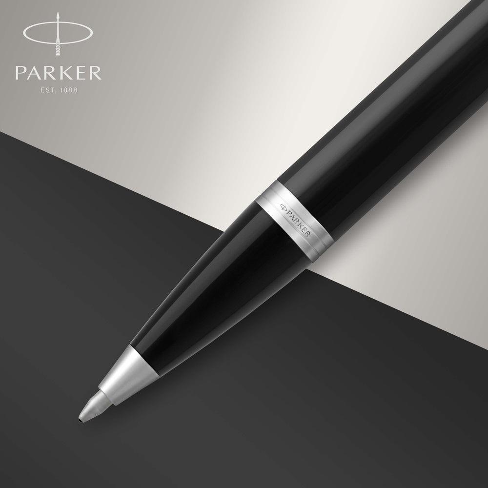 Parker IM stylo bille | laque noire avec attributs chromés| pointe moyenne| encre bleu | coffret cadeau
