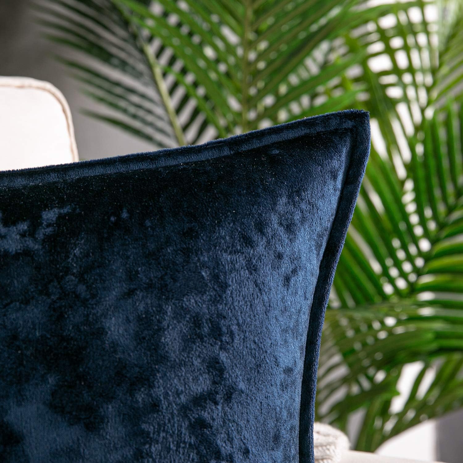 PHANTOSCOPE Housse de Coussin en Velours Gaufré Brillant avec Galon, Carré, 1 Pièce, Marron, 18 x 18 Pouces (45 x 45 cm), pour Canapé, Lit et Chaise