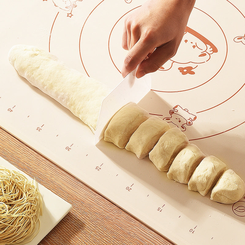Maxcook Tapis de cuisson en silicone (Couleur crème), 50 x 70 cm - Tapis de pâtisserie antidérapant pour étaler la pâte, pâte à tarte et pâte à sucre, Revêtement de four avec graduations MCPJ2607
