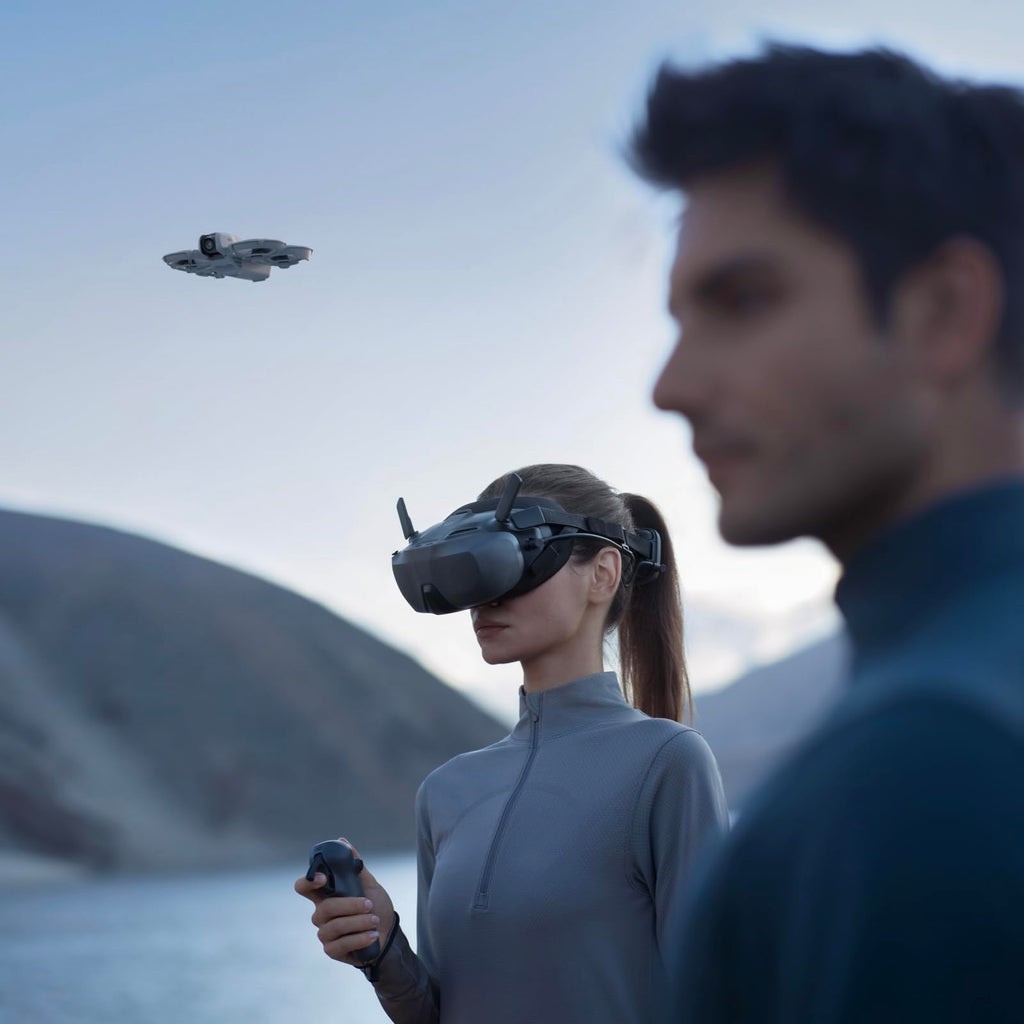 DJI Neo Motion Fly More Combo, mini drone 135 g avec caméra 4K UHD, auto-suiveur, décollage paume, suivi de sujet, QuickShots, RC Motion 3 et 3 batteries