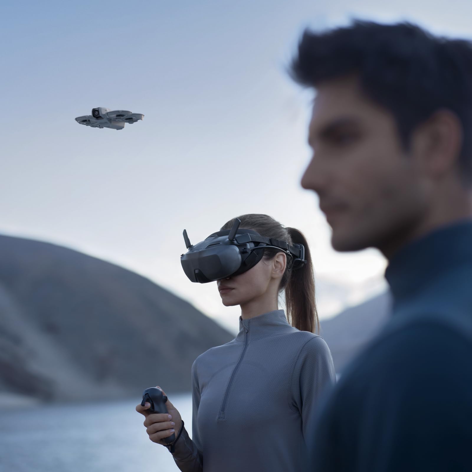 DJI Neo Motion Fly More Combo, mini drone 135 g avec caméra 4K UHD, auto-suiveur, décollage paume, suivi de sujet, QuickShots, RC Motion 3 et 3 batteries