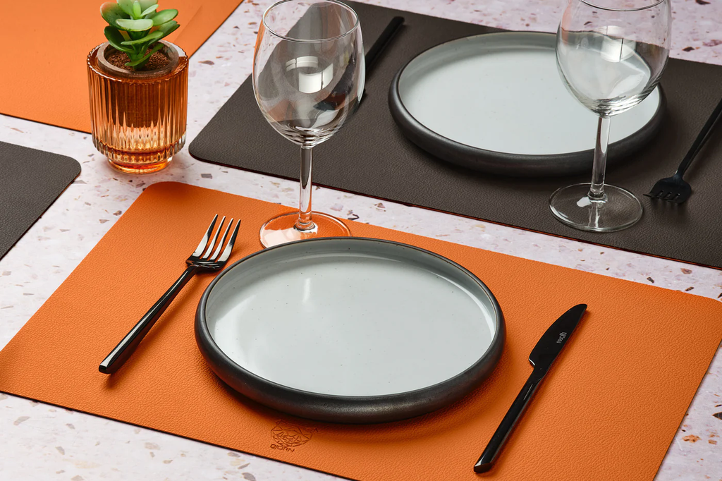 BJÖRN Lot de 6 sets de table rectangulaires réversibles en cuir recyclé - Orange et chocolat
