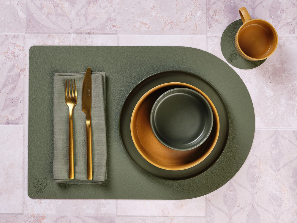 Björn Lot de 6 set de table rectangulaires réversibles en cuir recyclé - Blanc crème et gris-vert