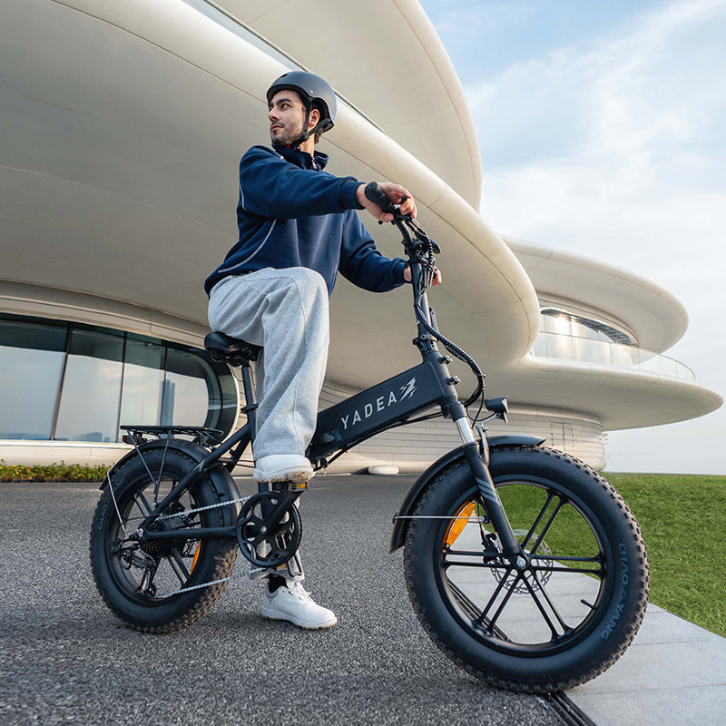 Vélo électrique YADEA Rover pliable à pneus larges, Noir, Pneus tout-terrain 20 × 4,0 pouces, Cadre en alliage d'aluminium, Longue autonomie 90–120 km, Batterie au lithium