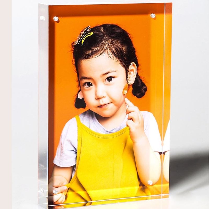 KODAK Cristal Cadre photo en bloc d'acrylique transparent avec fond magnétique et 5 feuilles de papier photo - Format 10 x 15 cm